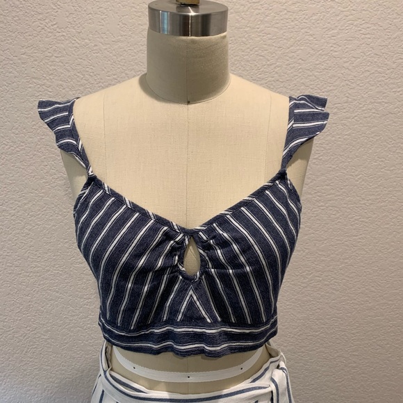 American Eagle Pinstripe with Keyhole Crop Top - Picture 5 of 7